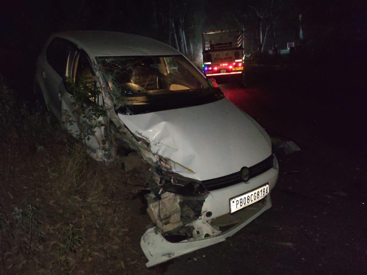 हादसे के बाद टूटी हुई कार