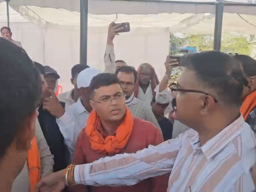 सामुदायिक भवन की राशि की सही जानकारी नहीं मिलने पर भाजपा नेता पुराण देशमुख नाराज थे।