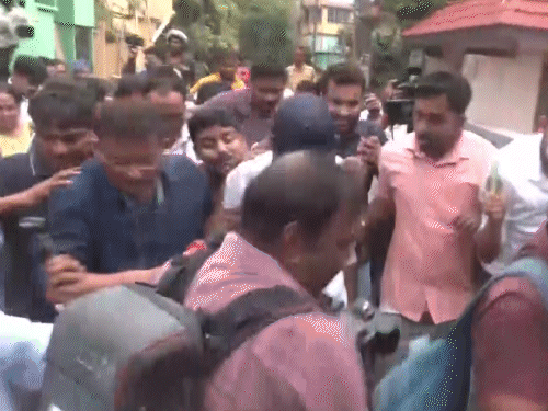 अभिषेक ने हमले का आरोप भाजपा कार्याकर्ताओं पर लगाया है।