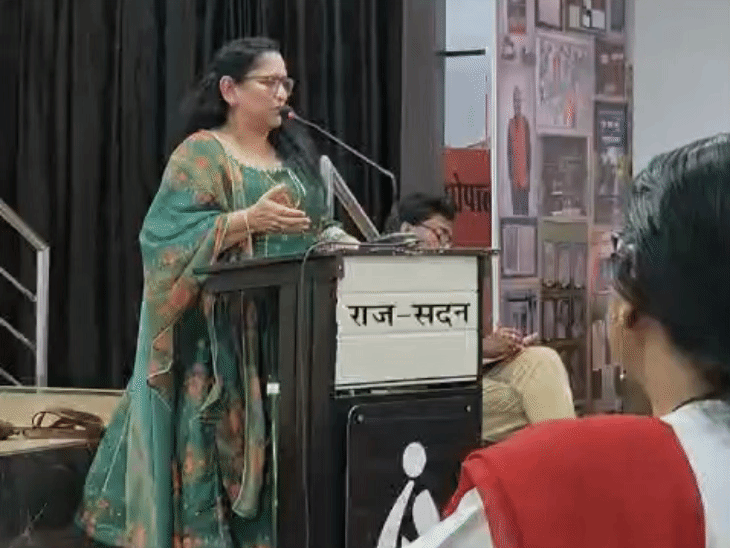 उर्दू अकादमी की निदेशक नसरत मेहंदी।