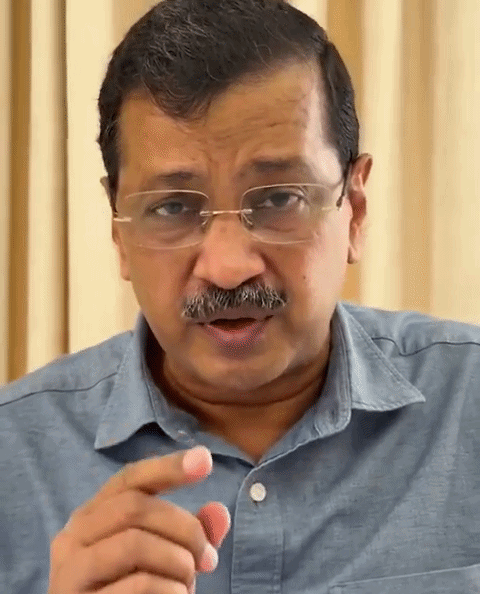 अरविंद केजरीवाल ने कहा कि हम एयरफोर्स के जहाजों और ट्रकों से इसे ट्रांसपोर्ट करेंगे, यह कहकर जाहिर तौर पर सिस्टम को बचाने की कोशिश की जा रही है।