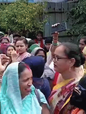 प्रदर्शनकारियों ने कहा- हमारी मांगे पूरी करो, भृस्टाचार बंद करो
