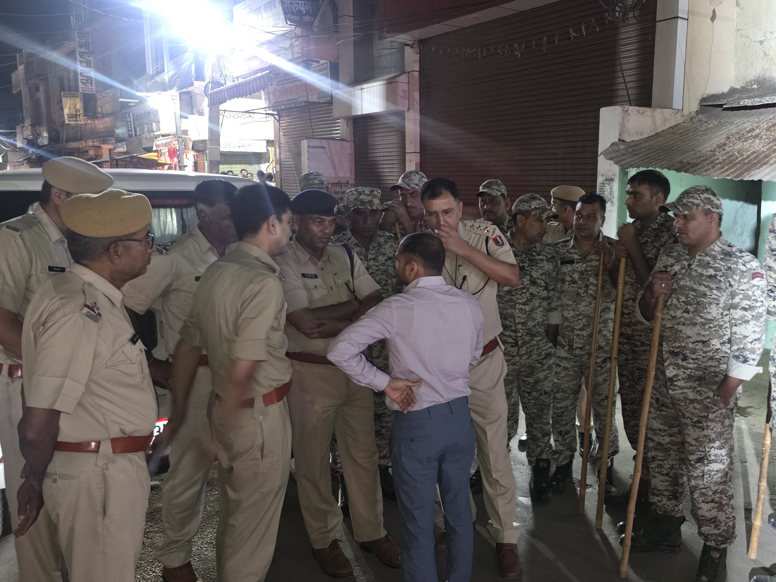 चादरपोशी कार्यक्रम में विवाद को लेकर पुलिस जाब्ता तैनात