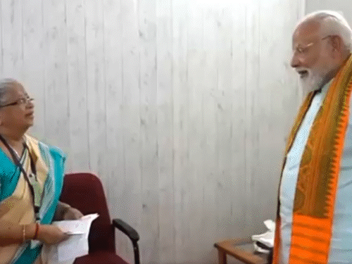 पीएम मोदी ने 16 अप्रैल को तमिलनाडु में गिरिजा अम्मा से मुलाकात की थी।