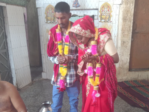 मनोज और संजना ने नौ माह पहले प्रेम विवाह किया था।
