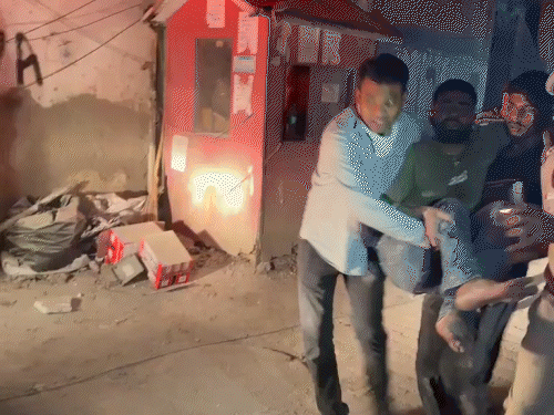 घायलों को हॉस्पिटल पहुंचाने के लिए ग्रीन कॉरिडोर बनाया गया है।