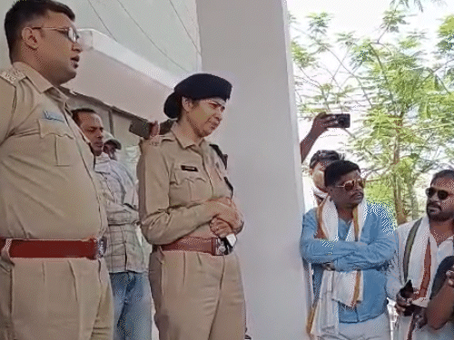 मनीष पटेल के समर्थन में विरोध जारी है
