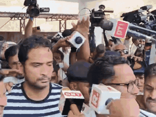 हाई कोर्ट में सरेंडर के दौरान समर्थ.