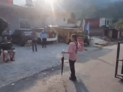 उत्तराखंड के मंडल में पुलिस चौकी के बाहर रोकी गई हेमंत की गाड़ी। - Dainik Bhaskar
