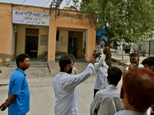सीकर के अस्पताल में दोनों शव का पोस्टमॉर्टम हुआ।