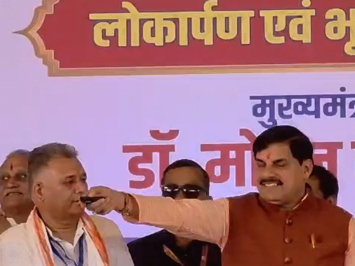 सीएम ने शुजालपुर में विकास कार्यों का लोकार्पण एवं भूमिपूजन किया.