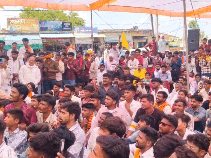 पिछोर में आयोजित पाल-बघेल समाज के कार्यक्रम में बड़ी संख्या में लोग शामिल हुए.