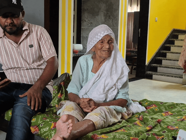 आजम भाटी की मां रजिया घटना से 10 मिनट पहले ही घर के अंदर चली गई थीं।
