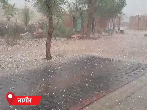 राजस्थान के नागौर में ओले गिरे।
