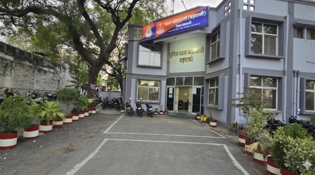 अनीता ने बड़वानी के महिला थाने में अभय सिंह के खिलाफ मामला दर्ज कराया था