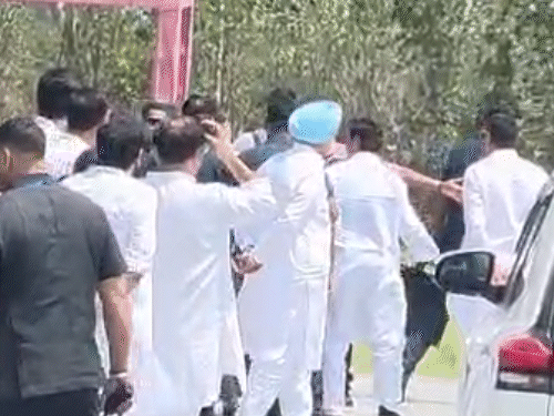 पुष्कर में चल रहे चिंतन शिविर में शामिल होने पहुंचे राहुल गांधी।