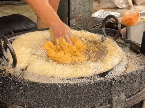 The temperature near the furnace remains up to 55°C. Despite this, artisans remain engaged in making bhujia.
