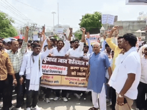 सीकर के खाटूश्यामजी कस्बे में 26 मई की रात युवक से मारपीट के मामले में गिरफ्तारी नहीं होने पर आज(सोमवार) लोगों ने आक्रोश जताते हुए रैली निकाली।