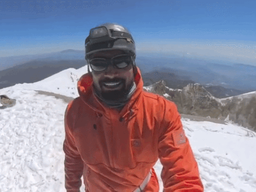 उत्तरी अमेरिका की सबसे ऊंची ज्वालामुखीय चोटी पिको डी ओरिजाबा का 360 डिग्री व्यू दिखाते हुए नरेंद्र यादव।