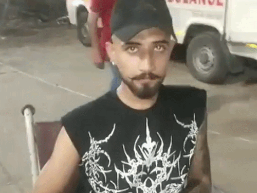 तेजधार हथियारों से लैस बदमाशों ने उन पर हमला कर दिया।
