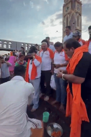 सूर्या चौहान की अस्थियां हरिद्वार में गंगा में विसर्जित कर दी गईं। परिवार के सदस्य, रिश्तेदारों ने हिंदू संगठनों के कार्यकर्ताओं की मौजूदगी में अस्थियां गंगा में प्रवाहित कीं।