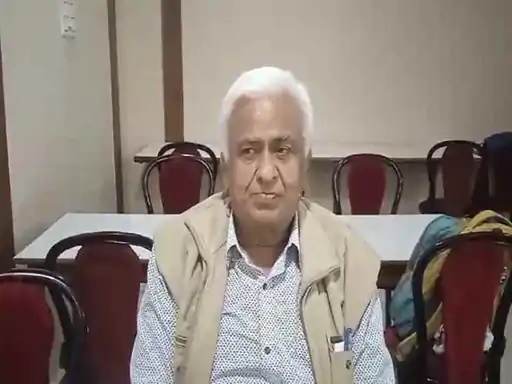 पूर्व महापौर राजेश पांडेय पर बिल्डर से मारपीट का आरोप है।