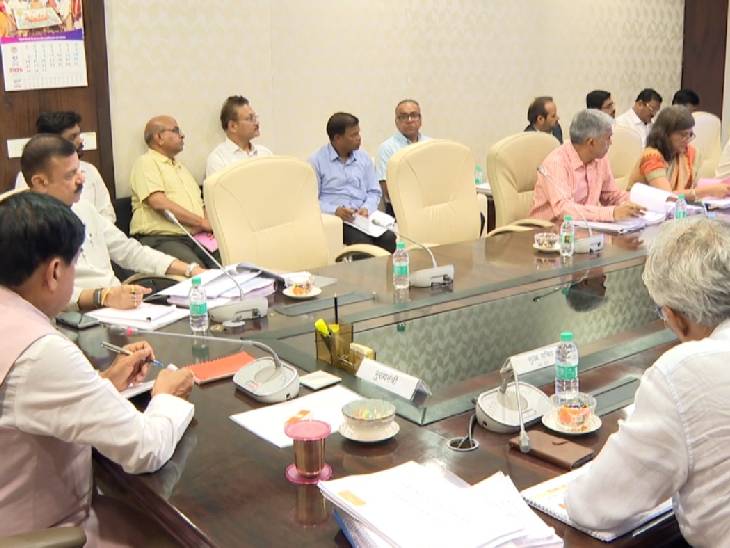 बैठक में बताया गया कि कुल 5206 बसों का संचालन किया जायेगा.