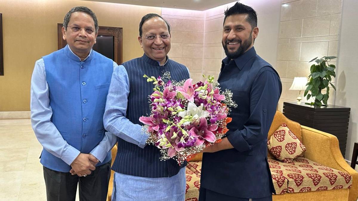 रबि लामिछाने (दाएं) 1 जून को दिल्ली पहुंचे। BJP के जनरल सेक्रेटरी अरुण सिंह ने उनका स्वागत किया।