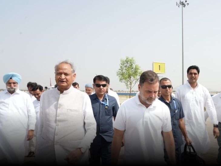 किशनगढ़ एयरपोर्ट पर राहुल गांधी का स्वागत करने अशोक गहलोत, गोविंद सिंह डोटासरा, सुखजिंदर सिंह रंधावा सहित अन्य नेता पहुंचे।