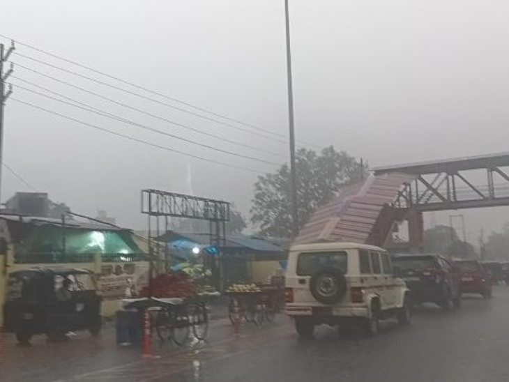 करीब एक घंटे तक हुई झमाझम बारिश से पूरा शहर तरबतर हो गया