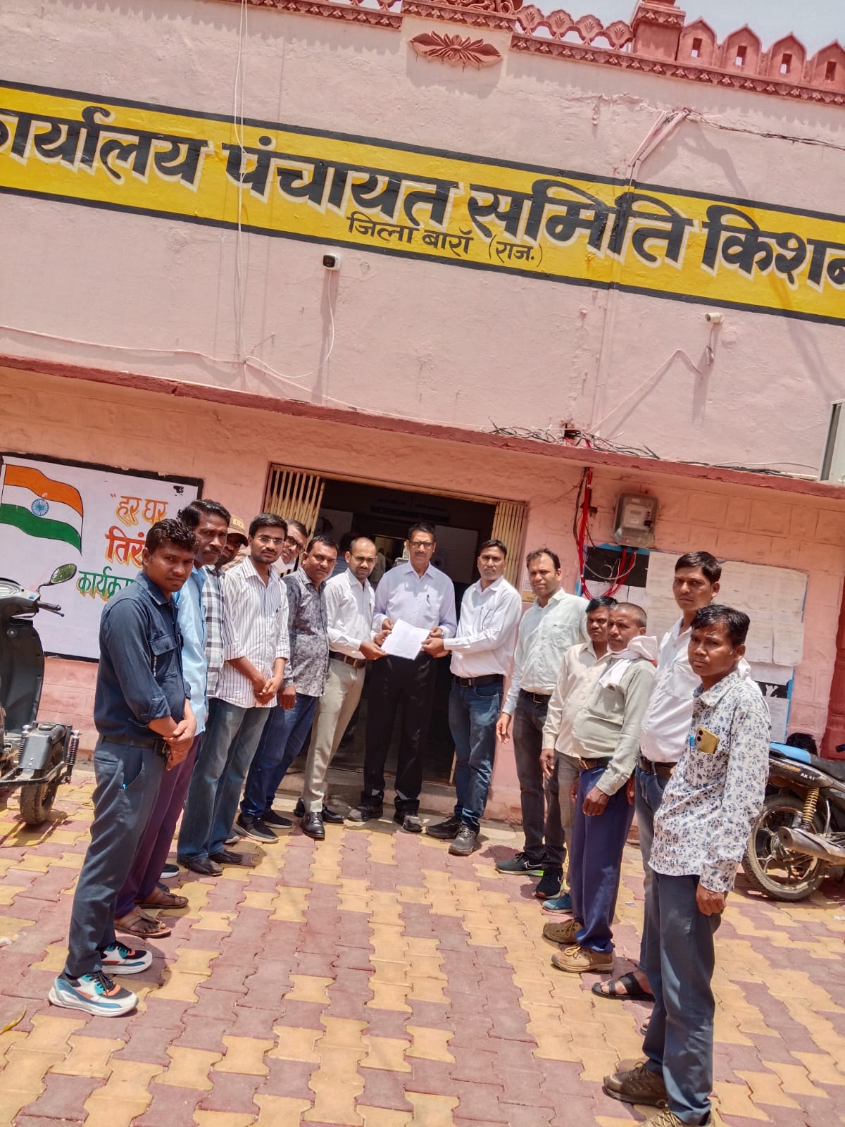 The employees submitted a memorandum to the Chief Minister and ...