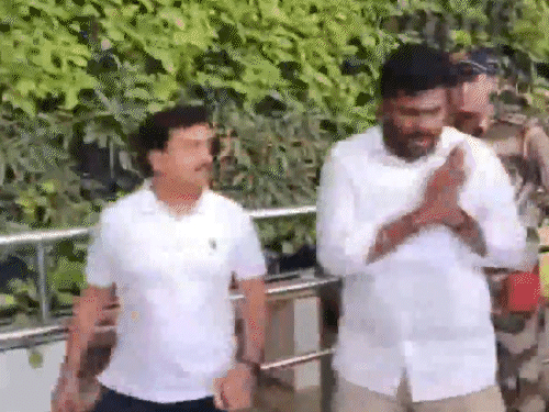 अन्नामलाई ने सोमवार को दिल्ली के लिए रवाना होने वक्त चेन्नई एयरपोर्ट पर पार्टी छोड़ने के सवाल पर कहा था- इंतजार कीजिए। दो दिन बाद बात करेंगे।