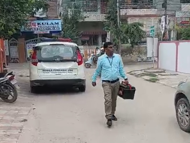 एफएसएल की टीम मौके पर पहुंची।