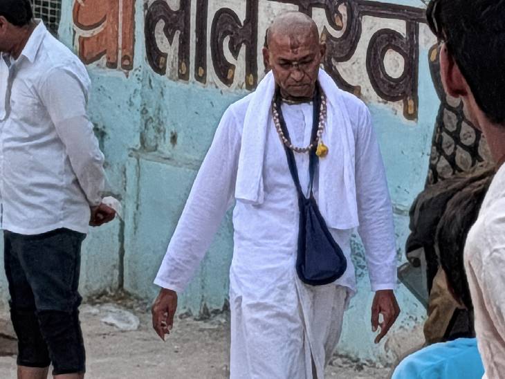 ये तस्वीर खुद को साधु बताने वाले अभिषेक मिश्रा उर्फ आदिकर्ता नारायण दास की है।