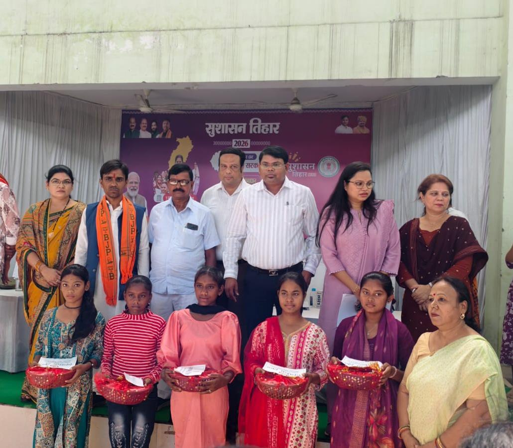 शिविर में विभिन्न विभागों की तरफ से जनकल्याणकारी योजनाओं के तहत हितग्राहियों को लाभान्वित किया गया।