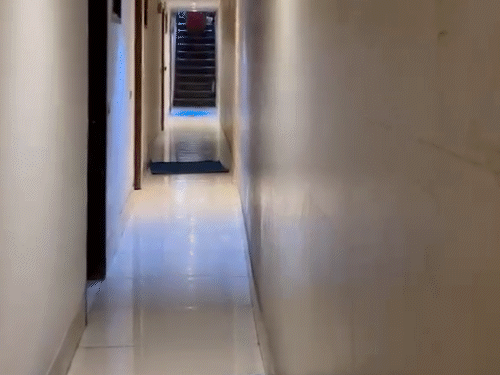 The corridor in the basement of Flourish Inn Hotel is so narrow that it is difficult for even two people to pass through at the same time.