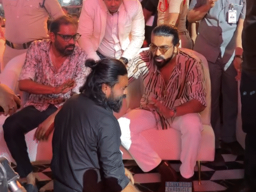 बाद में राम चरण फैन से बात करते हुए।