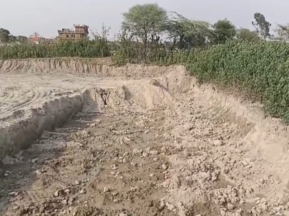 Lucknow Vidhwa Khet Mitti Khadan Firing Dumper Sij