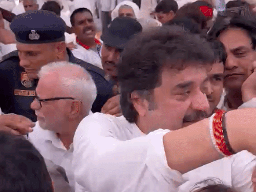 श्रद्धांजलि सभा के बाद कुलदीप बिश्नोई ने समर्थकों का धन्यवाद किया।