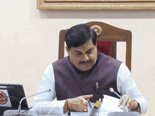 सीएम डॉ. मोहन यादव व मंत्रिगण कैबिनेट की बैठक के दौरान।