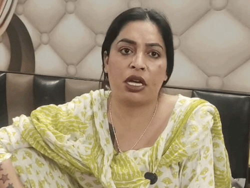 घटना की जानकारी देती सिमी महंत।
