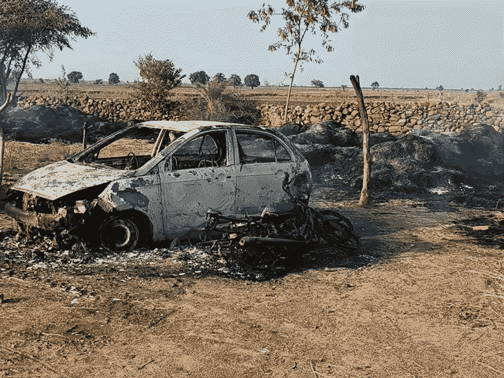 बंजारों के घर, गाड़ी, ट्रैक्टर जला दिए गए थे।