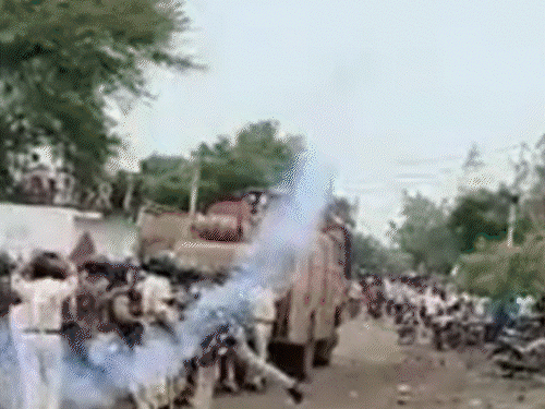 विष्णुपुरा में काफी हंगामा हुआ था। बाइक में आग लगा दी गई थी।