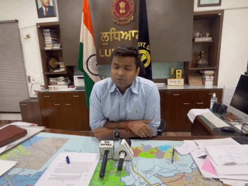 डिप्टी कमिश्नर हिमांशु जैन।