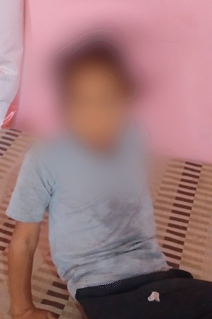 बच्ची मां के पास सो रही थी, तभी आरोपी उसे उठा ले गया।