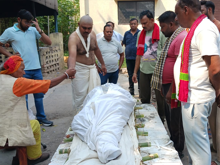 गुरुवार को श्रुतिका का पार्थिव शरीर पैतृक आवास लाया गया।