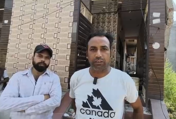 घटना के बारे में बताते पड़ोसी खुर्शीद आलम।