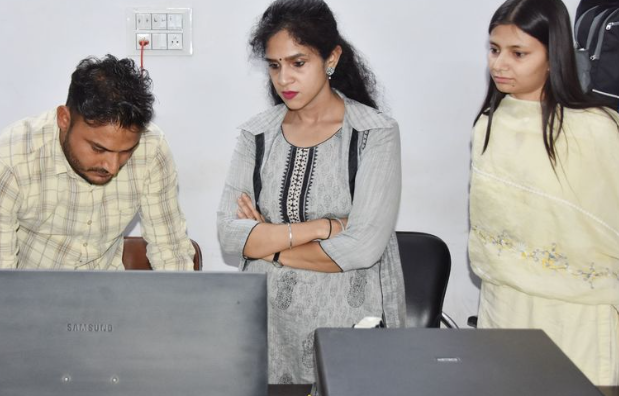 राजौंद में रिकॉर्ड की जांच करतीं डीसी अपराजिता। (फाइल फोटो)