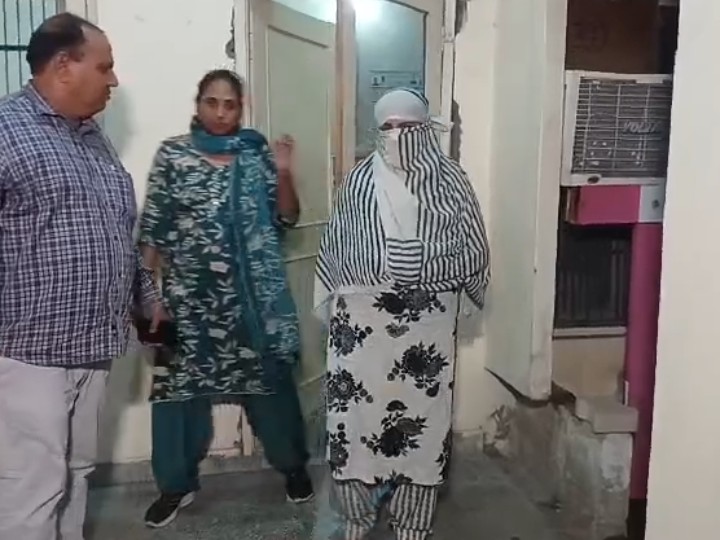 कैथल में रिश्वत लेते हुए पकड़ी गई एचडीएफसी बैंक की महिला ऑफिसर मुकेश। - Dainik Bhaskar