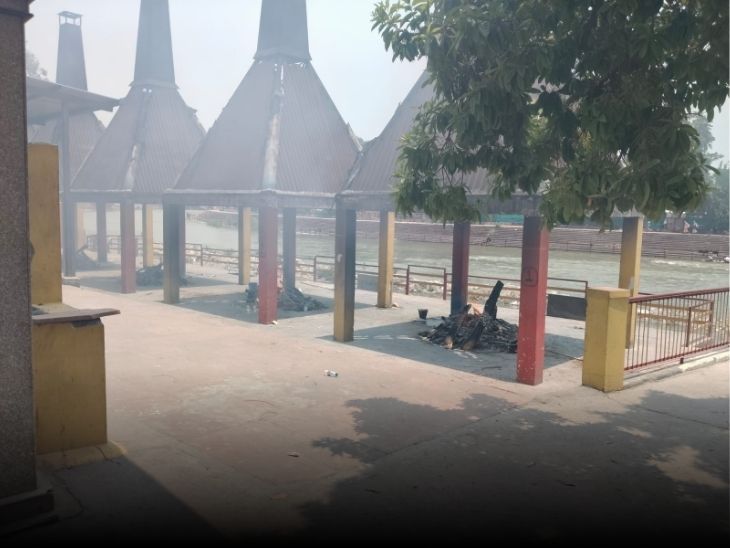 हरिद्वार में दिनेश, उनकी माता कमला, और उनकी भांजी अश्लेषा का अंतिम संस्कार किया गया।